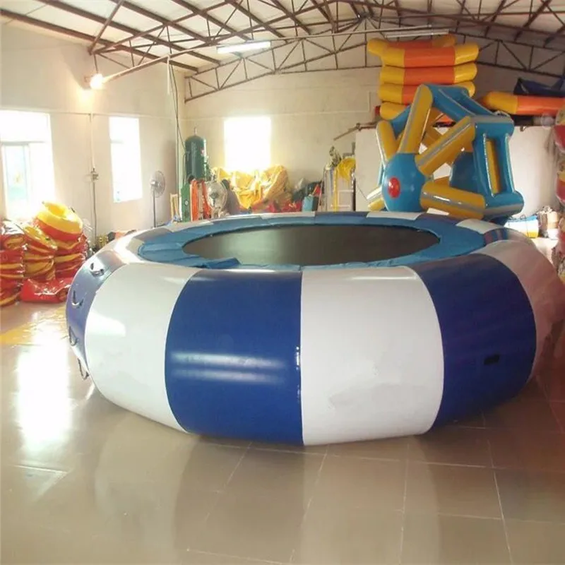 Opblaasbare watertrampoline 0,9 mm PVC waterspringbed Springtrampoline Word gratis een pomp