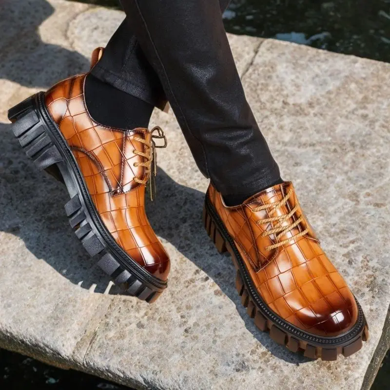 Zapatos de cuero para hombre, zapatos de cuero con cabeza grande de negocios a la moda, zapatos de fondo blando con plataforma británica, zapatos de vestir de calidad para fiesta de boda