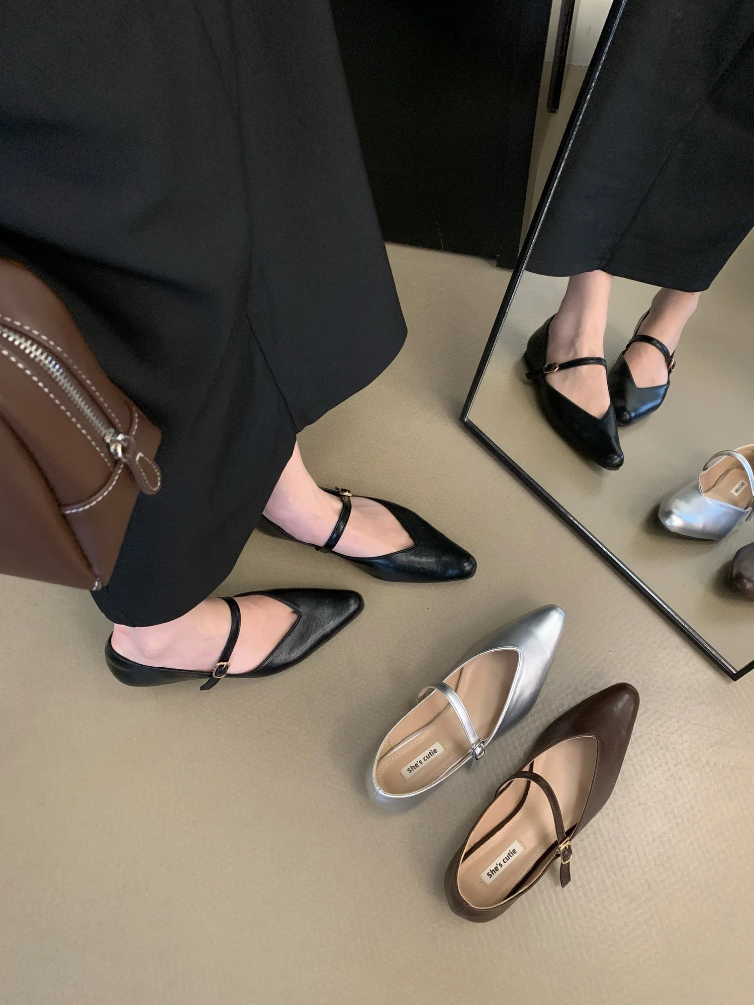 Pointed Toe Women Flat Loafers 2024 New Arrivals Black Brown Silver Belt Buckle Fashion Shallow Slip On Casual Mules Shoes 35-39