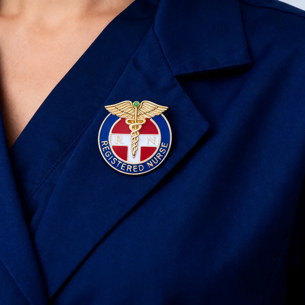 DCARZZ Rn مسجل ممرضة المينا دبوس الصولجان الطبي شارة بروش مستديرة للممرضات الطبيب