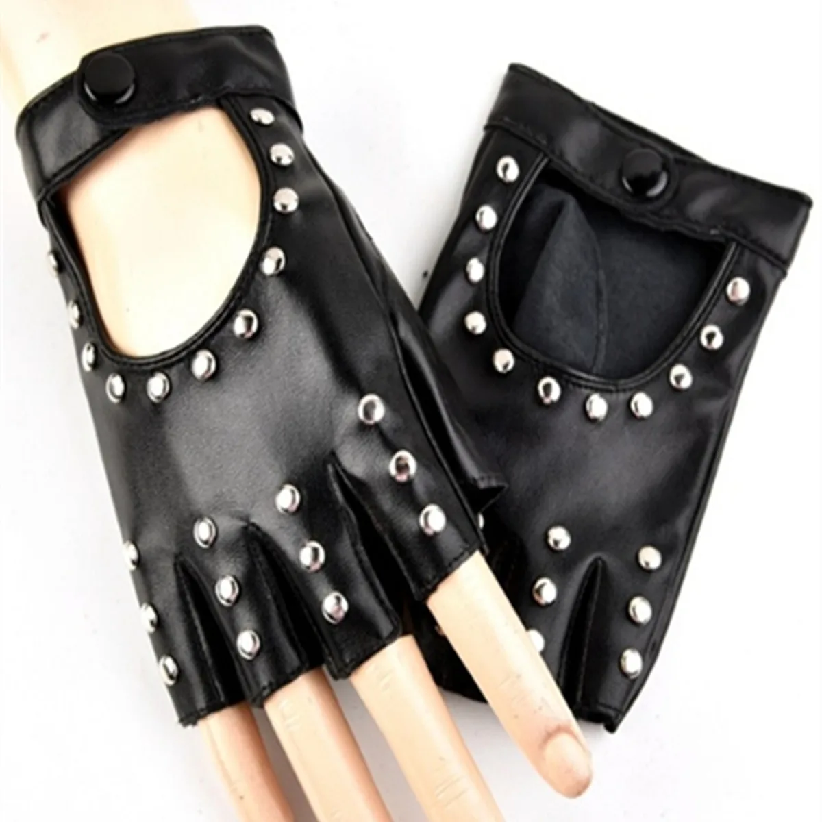 

A Pair of Women's Rivet Dancing Pu Half-Finger Gloves Nightclub Performance Stage Performance