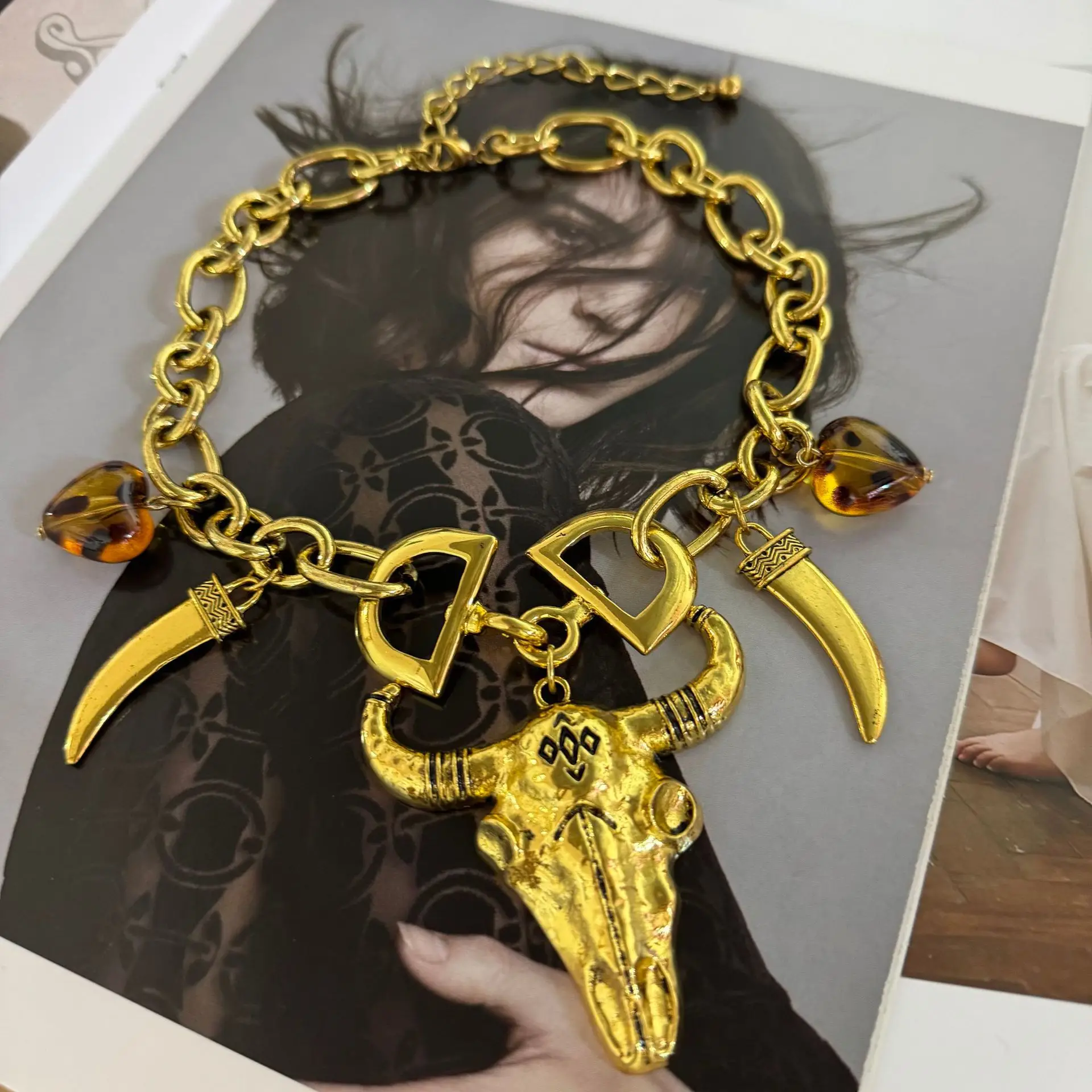 Fashion Exaggerated Thick Lock Clasp Gold Wolf Tooth Bull Head Pendant Necklace Metallic Choker  Personalized Party Jewelry