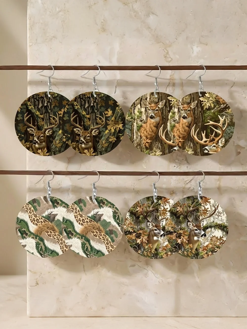 4 Paare/Set Damen Mode Runde Anhänger Ohrringe Set Vintage Western Wald Camouflage Hirschkopf Wildlife Print Holzohrringe Tägliche Urlaubskleidung Einzigartiges Weihnachtsgeschenk