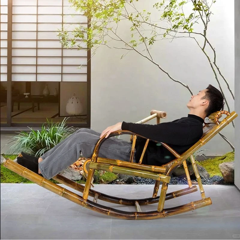 屋外の中庭用竹製ロッキングチェア ヴィンテージ竹製リクライニングチェア 竹製高齢者用リビングルーム 大人用ランチチェア