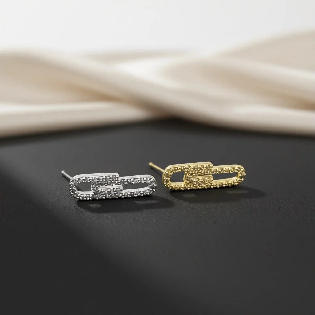 Modern Interlocking Link Stud Earrings Hollow Paperclip‑Shape Paved Zircon Inlay Minimal Chain‑Link Design Fashion Jewelry
