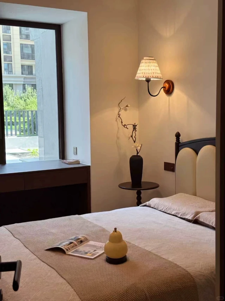 Bedroom bedside circular wall lamp American retro fabric hardware black rocker arm indoor reading decoration wall lamp