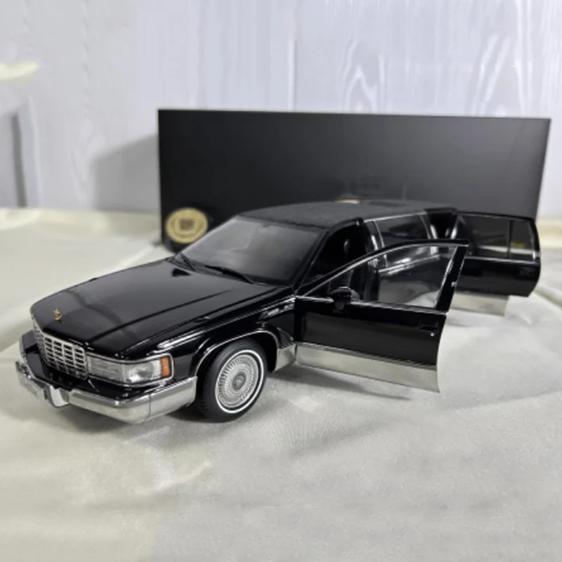 Xiaoguang alloy full open 1:18 Wood extended version car model