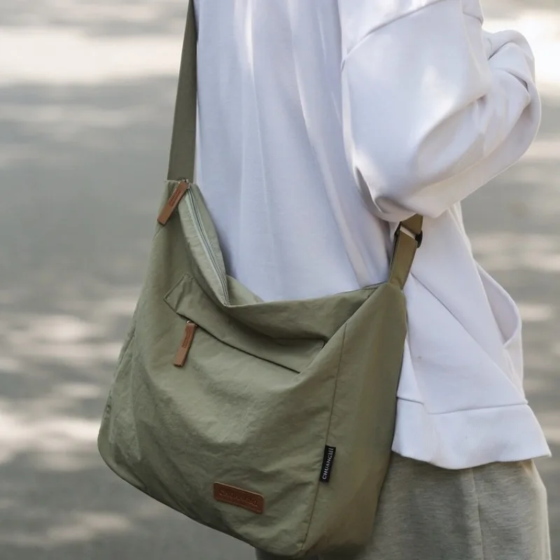 

1pcs Single-shoulder crossbody bag made of polyester fiber simple and casual large crossbody bag