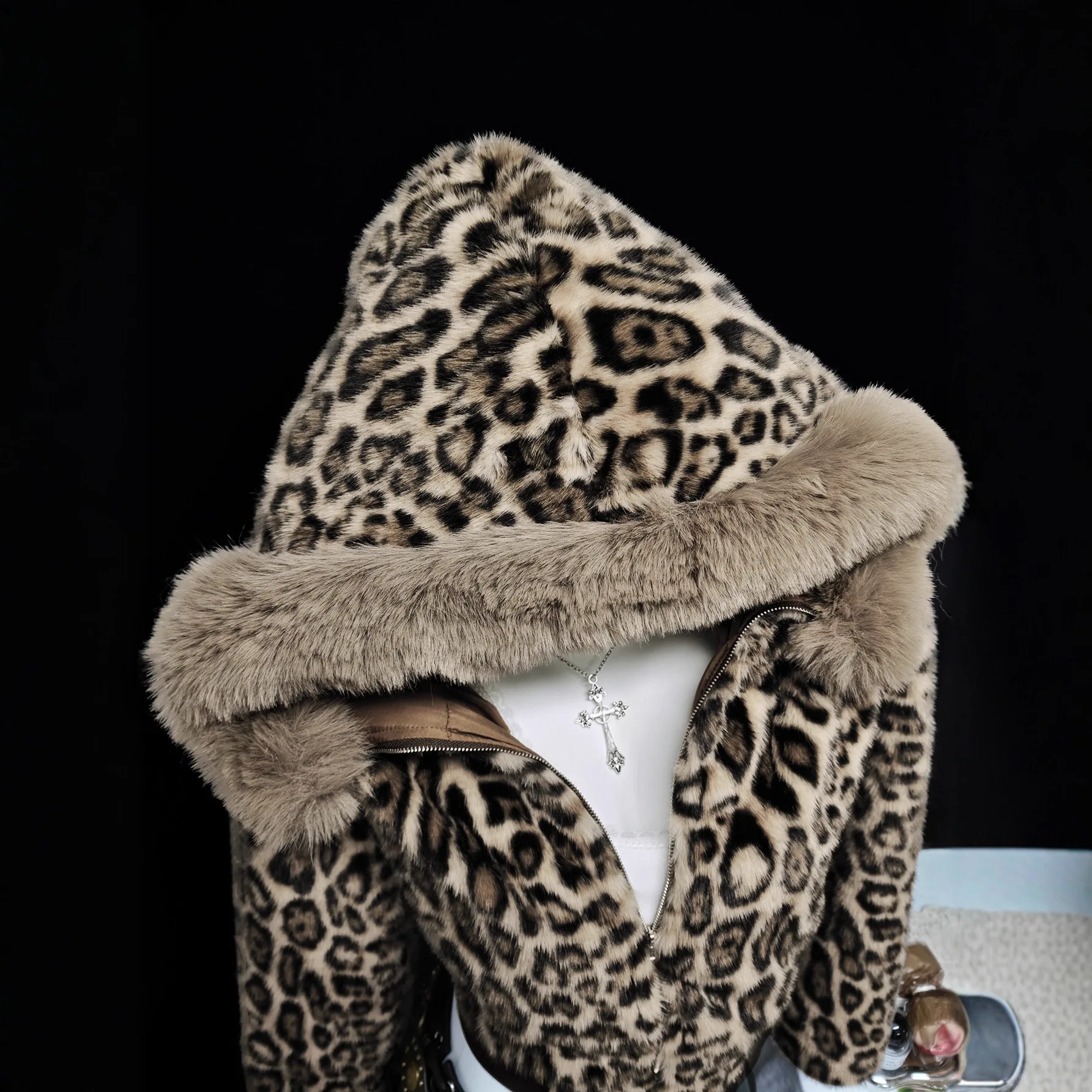 Damen Sweatshirts Leopardenmuster Kurze Kapuzenpullover Fell Reißverschluss Kapuze Lange Ärmel Locker Dick Lässig Büro-Dame 2025 Herbst Winter