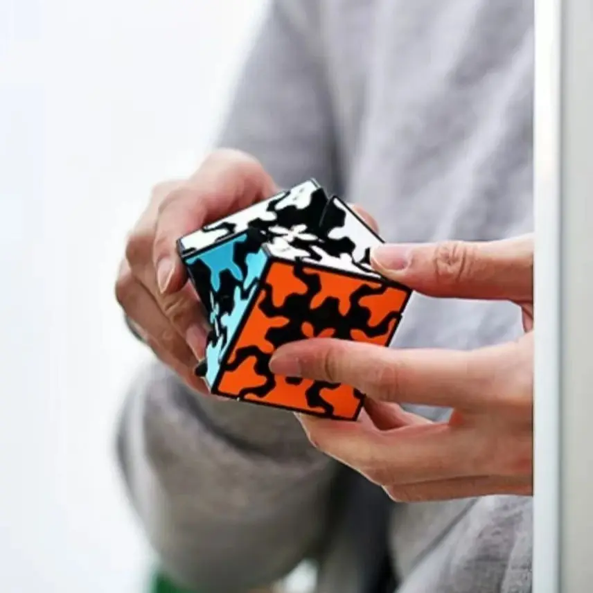 Qi Yi Gear 3x3x3 マジックキューブ - プロ仕様スピードキュービングパズルおもちゃ、ピラミッド、円柱、球体機能搭載、Mofanggeシリーズ