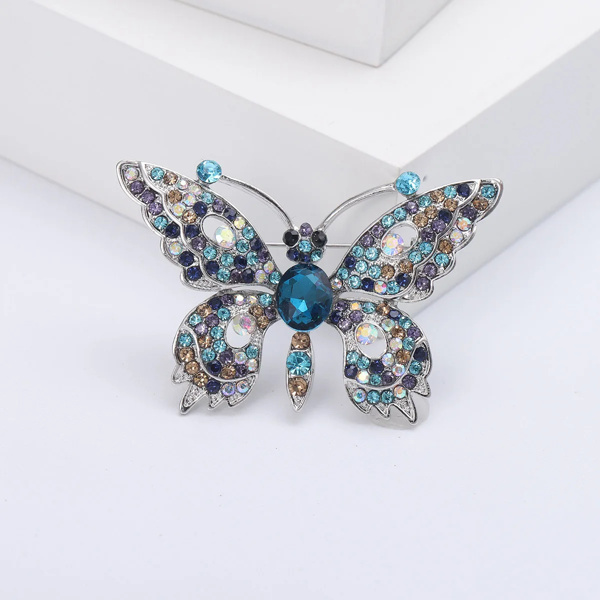 Korean Fashion Rhinestone Butterfly Brooches For Women Clothing Elegant Crystal Insect Brooch Pin Office Party Jewelry Gifts