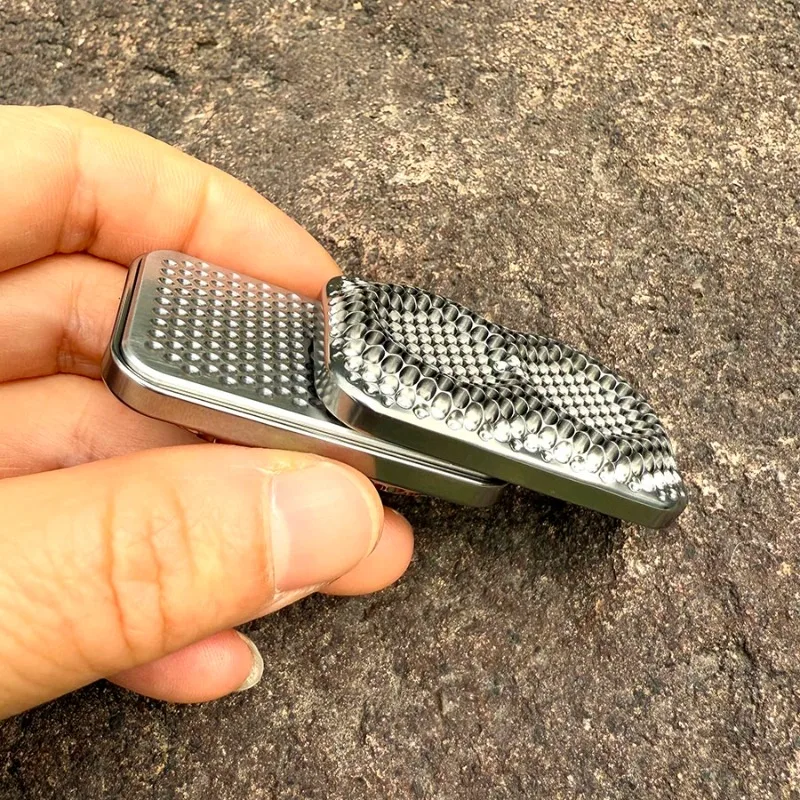 슈퍼 무제한 티타늄 합금 EDC 중공 멋진 자기 기계 금속 손가락 끝 푸시 플레이트 감압 데스크탑 장난감