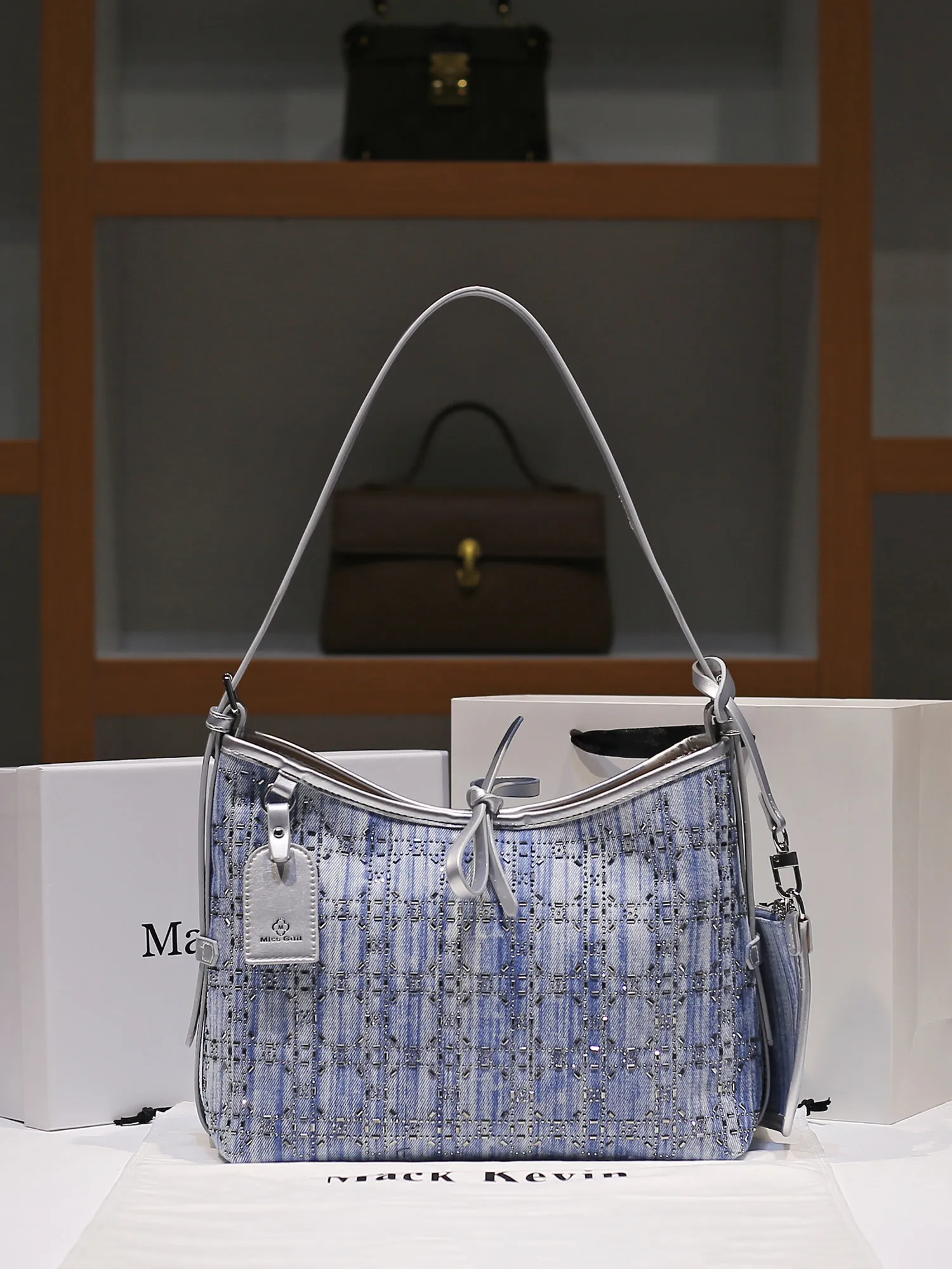 Luxury and Fashion Tote Bag with Delicate Diamond Decoration and Premium Denim Canvas 2026 Women New Fashion Single Shoulder Bag