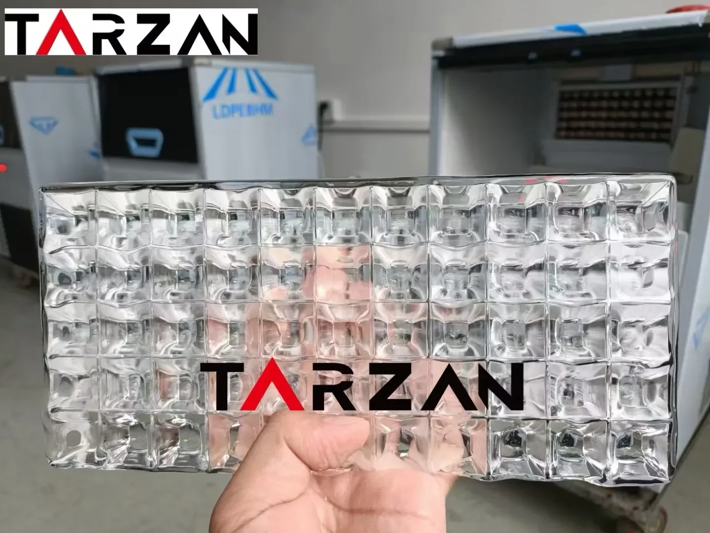 Высококачественная коммерческая машина для изготовления льда Вертикальная машина для изготовления кубиков льда для кофейни