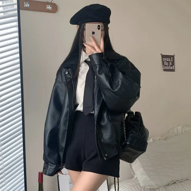 เสื้อแจ็คเก็ตหนังสีน้ำตาลสำหรับผู้ชายและผู้หญิง ไซส์เล็ก สไตล์เรียบง่ายแบบอเมริกัน เสื้อผ้าผู้หญิงใหม่ล่าสุด แฟชั่นฤดูใบไม้ร่วงและฤดูหนาว สไตล์มาเดียร์