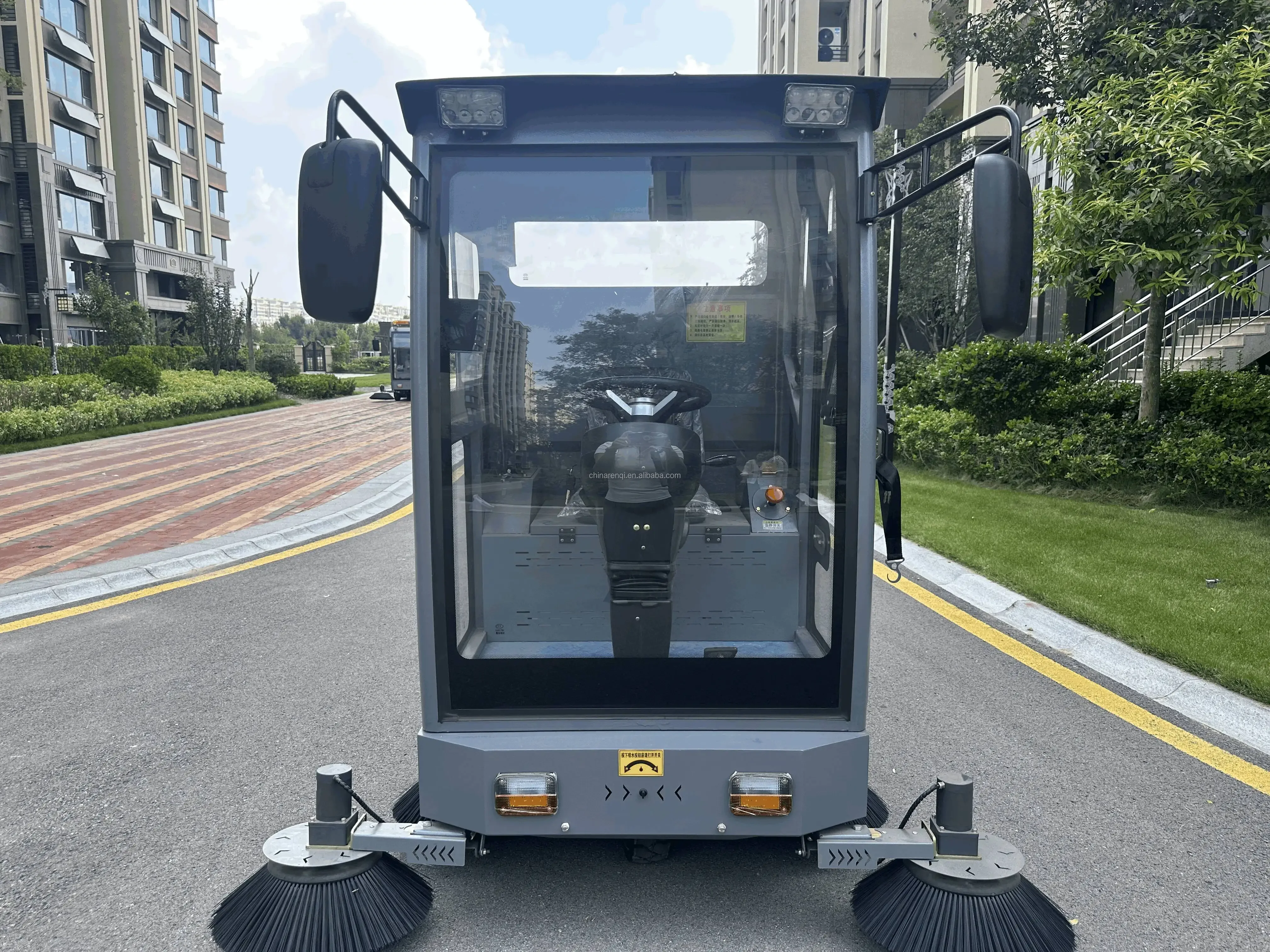 2026 Portable Street Sweeper Robot Factory Outlet Industrial Street Sweeper Robot with Electric Battery for Street Sweeping