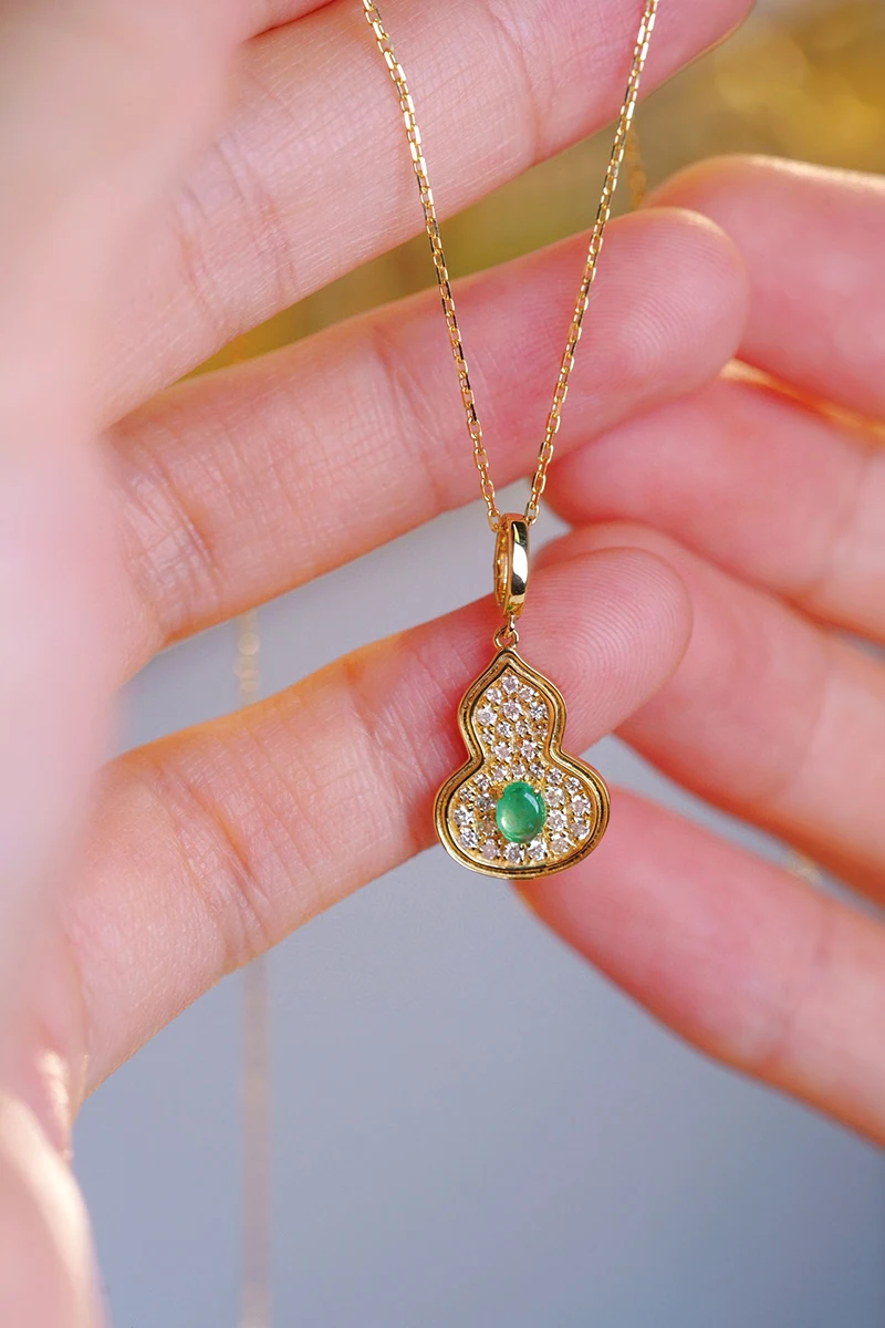 LUOWEND 100% 18K Yellow Gold Necklace Luck Gourd Shape Natural Diamond Natural Emerald Necklace for Women High Party Jewelry