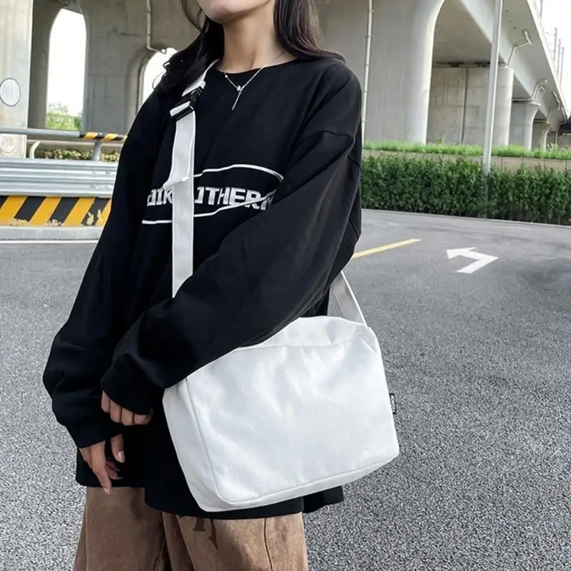 

Sporty & Trendy Sling Bag Practical Shoulder Bag for Urbans Fashion Enthusiasts 20CA