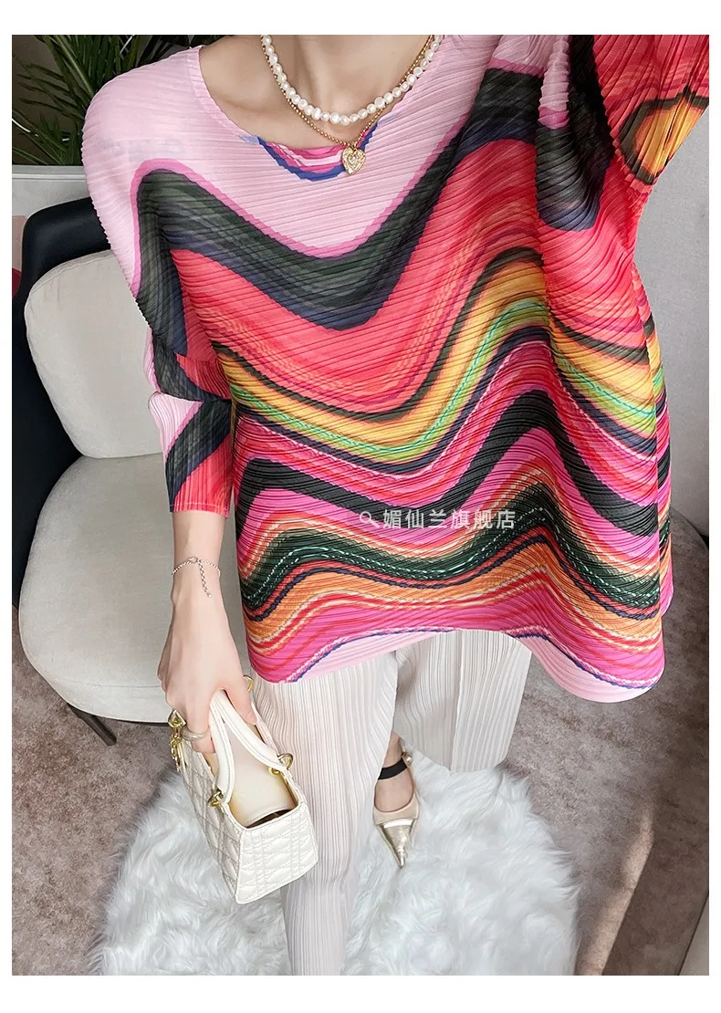 Miyake Pleated Women\'s Autumn New Seven Quarter Sleeve Top with Colorful Wavy Design Casual T-shirt