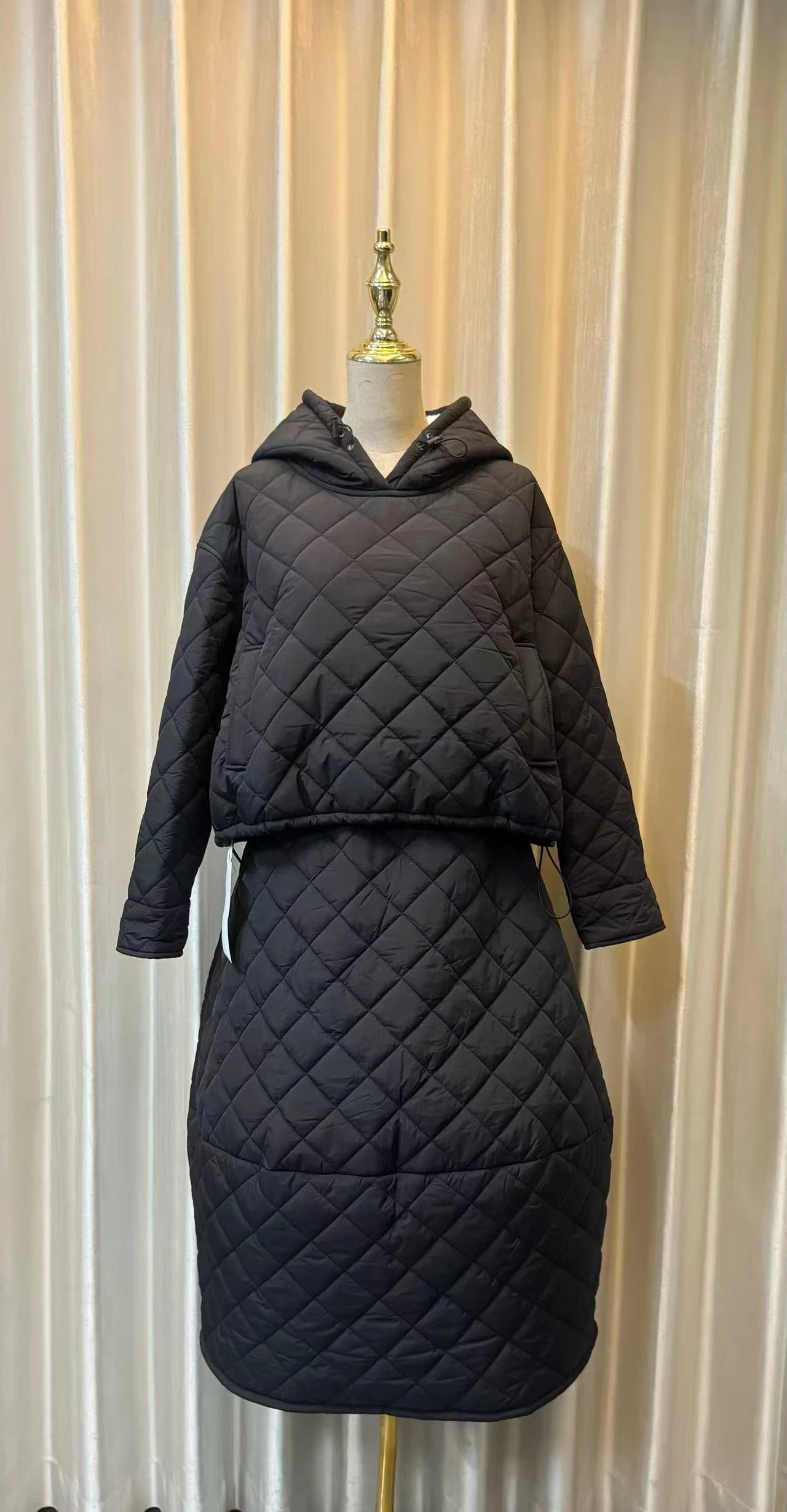 

Women's Autumn Winter Fleece Lining Two Pieces Skirt Set Lady Sreetwear Hooded Long Sleeve Pullover Top + Long Bud Skirt