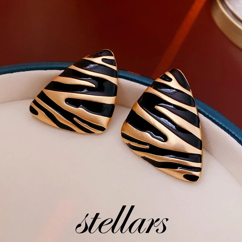 

Black Gold Color Drip-Glazed Triangle Zebra Pattern Vintage Earrings Minimalist Elegant Cold-Style Studs Jewelry Accessory