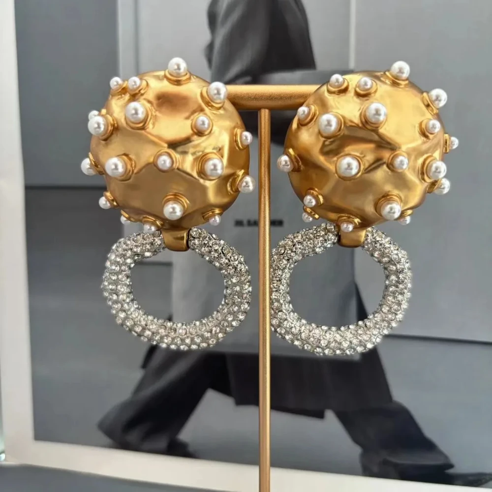 

French high-end exaggerated pearl-filled diamond yellow copper ear stud 2025 Fashion