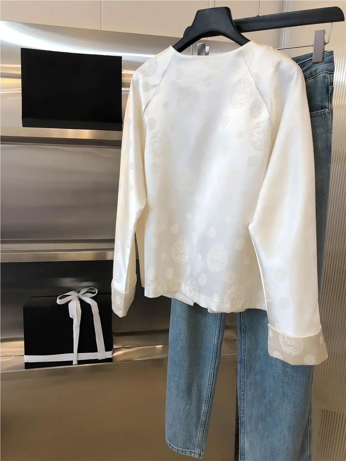 

Китайская жаккардовая рубашка, женская весенне-осенняя атласная рубашка в китайском стиле с пряжкой, модифицированный высококачественный топ, костюм Тан