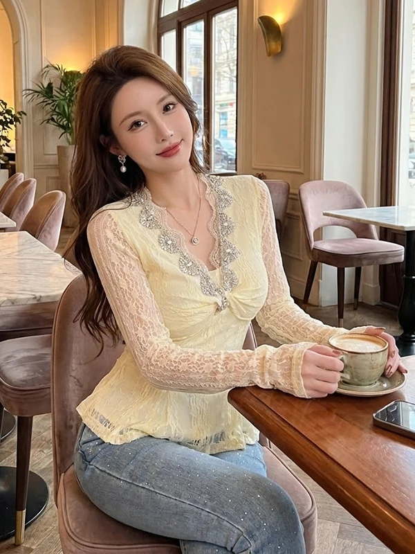 

2026 Spring New Sle Women's Lace Base irt V-Ne Heavy Embroidery Slimming Top Casual Sle Long Sve Breathable Skin-F...