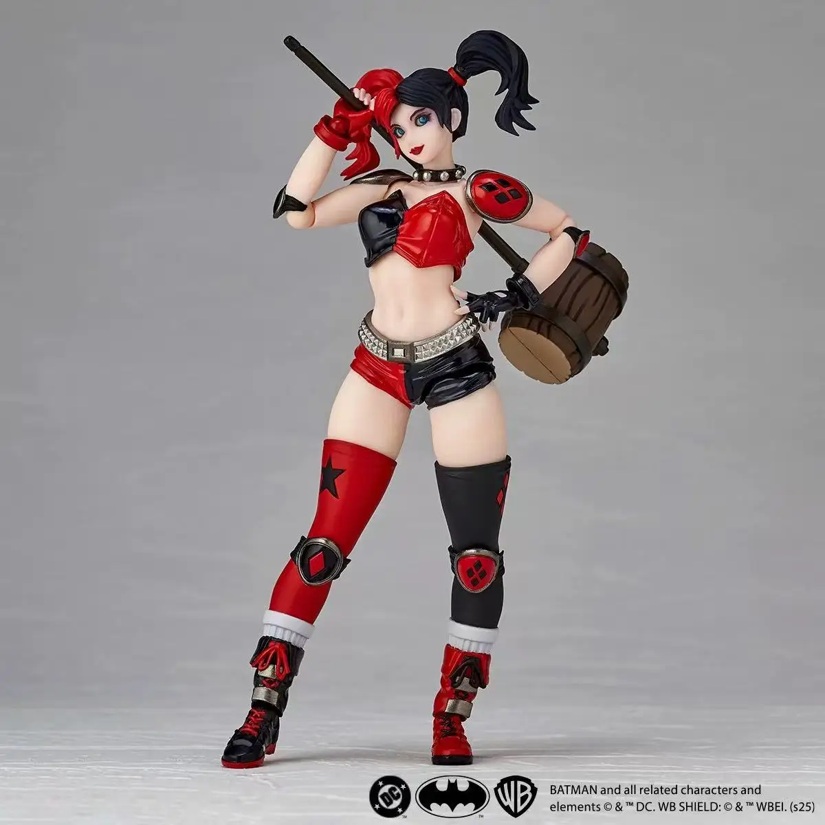 تقنية عجلة Kaiyodo Harley Quinn باللونين الأسود والأحمر Harley Quinn DC Comics Venue Limited Edition #3