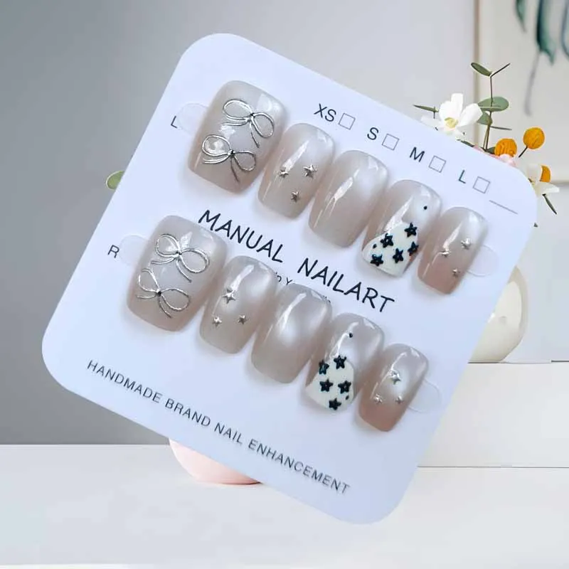 เล็บปลอมกดติดลายแมวตาสี่แฉกน่ารัก 10 ชิ้น สีขาวประดับทอง สวยหรู ระดับไฮเอนด์ สำหรับตกแต่งเล็บ