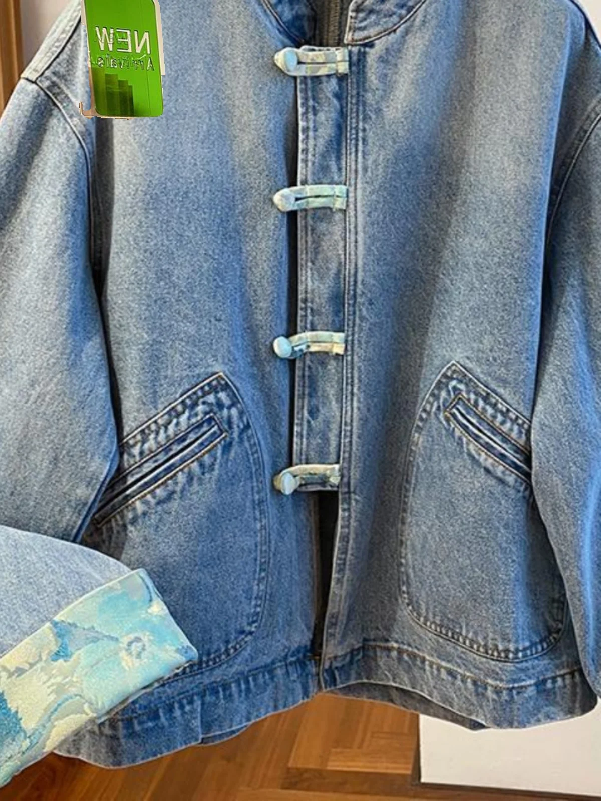 

Мужская джинсовая куртка свободного кроя, осенняя, больших размеров, 300 пу (новая коллекция), легкая, с вышивкой, на пуговицах, повседневная...