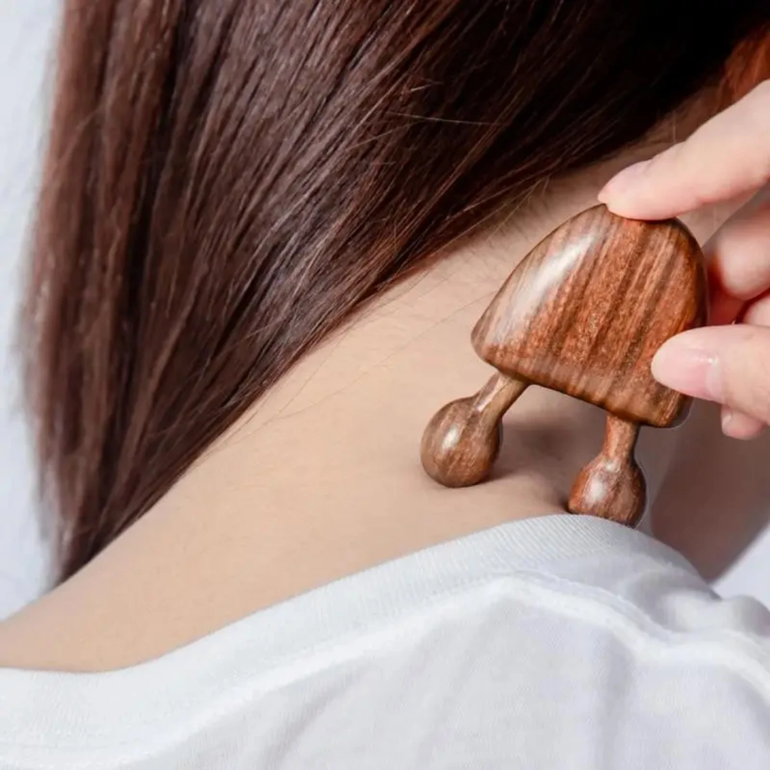 Ahşap Saplı Küçük Salyangoz Tarağı 1 adet - Nazik Göz Masajı için Sandal Ağacı Yüz Masaj Tarağı
