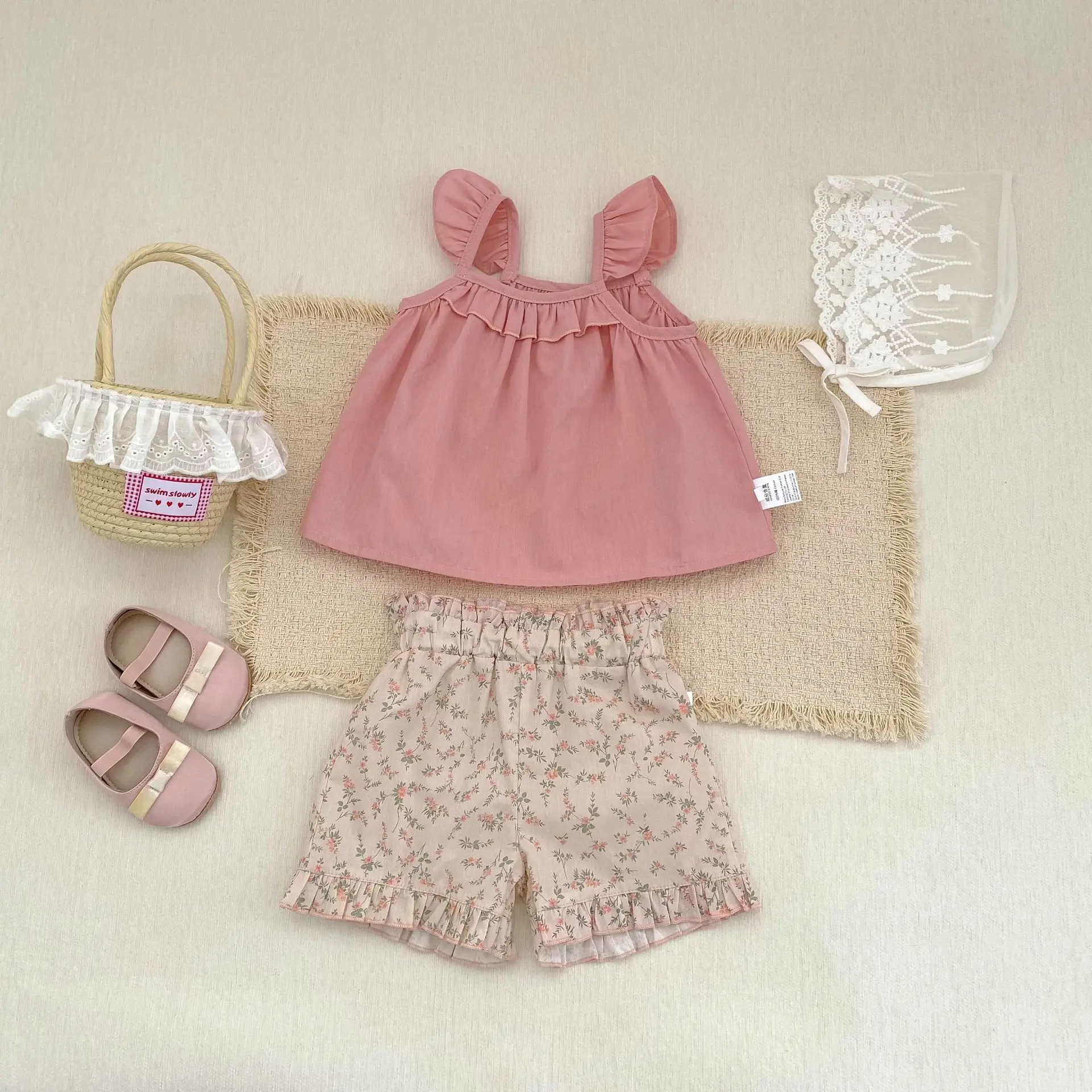 Image 3: Nouvel ensemble d'été 2026 pour bébé : Hauts sans manches mignons à bretelles pour filles + short fleuri, ensemble 2 pièces en coton pour tout-petits