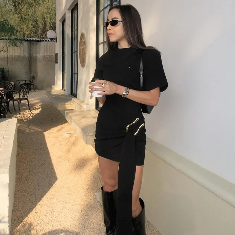 Sukienka mini w stylu Y2K z metalową klamrą, dopasowana, codzienna, z okrągłym dekoltem, krótkim rękawem, elegancka, w jednolitym kolorze, podkreślająca figurę, rozmiar 15