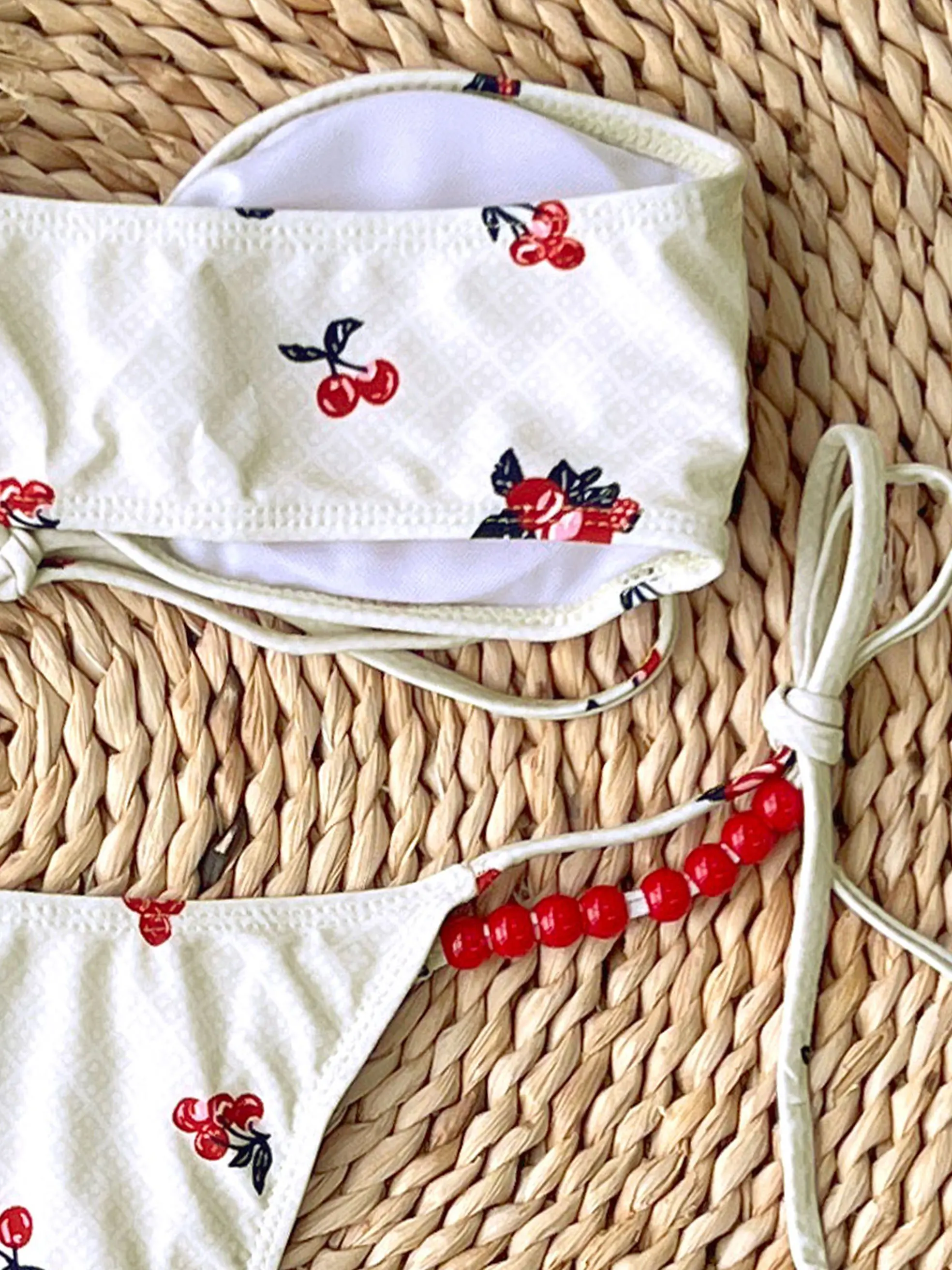 2025, süßes Blumen-Bikini-Set – Weiß mit rosa Rosen und Perlenträgern, perfekt für Strandkleidung und Poolpartys, Strandurlaub