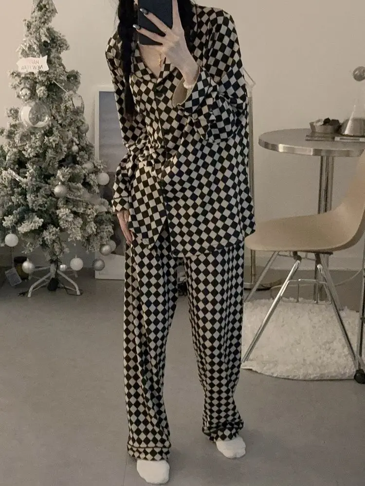 Korean Minimalist Plaid Velvet Sleepwear with Women\'s Premium Velvet and Two Piece Thin Velvet Home Suit