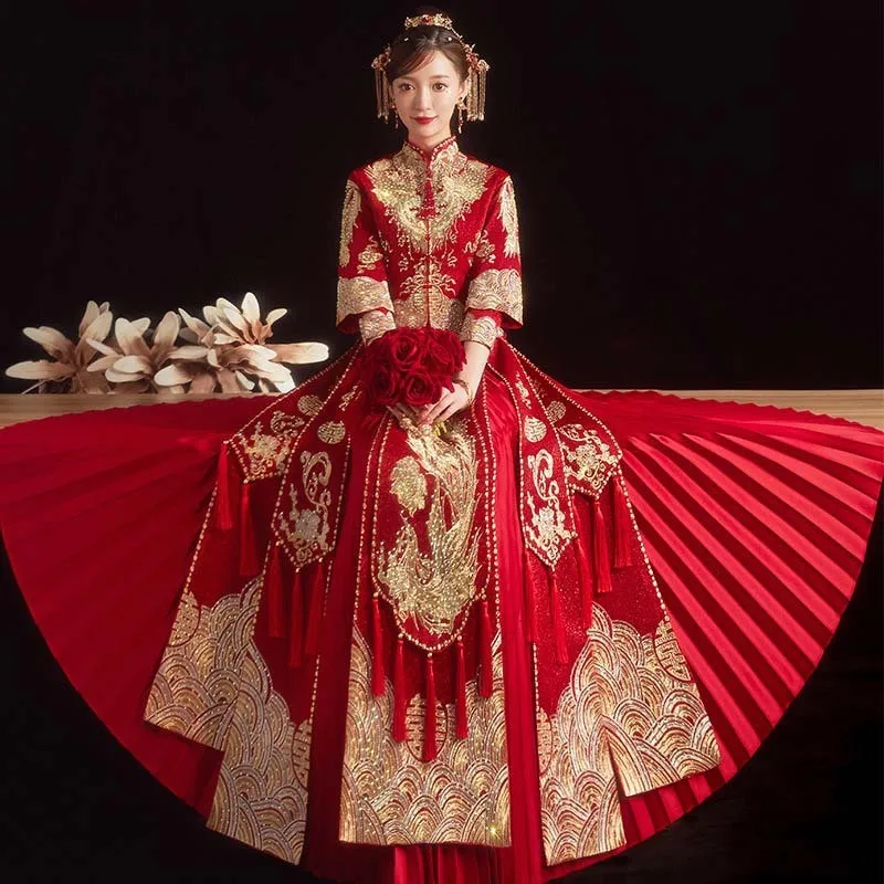 

New Chinese-style wedding dress for toasting dragon and phoenix