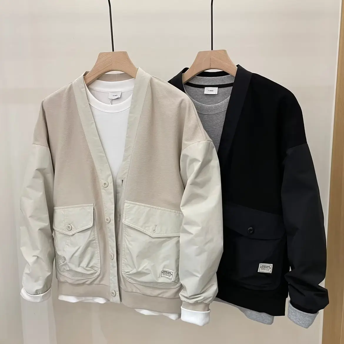 

Men's Knitted V-Ne Sweater Jaet Faionable Slim Fit Patchwork Cardigan Outerwear for Autumn Large Size 250 Pou