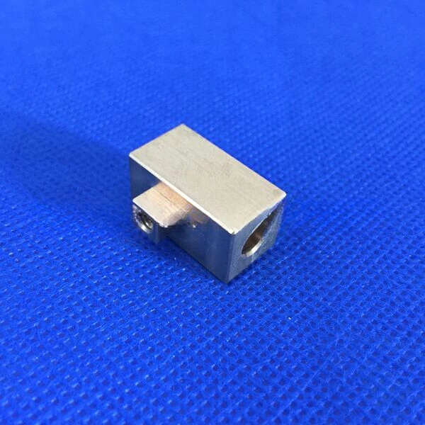 

Верхнее сиденье с проводящим блоком 100444750 Верхний кронштейн проводящего блока