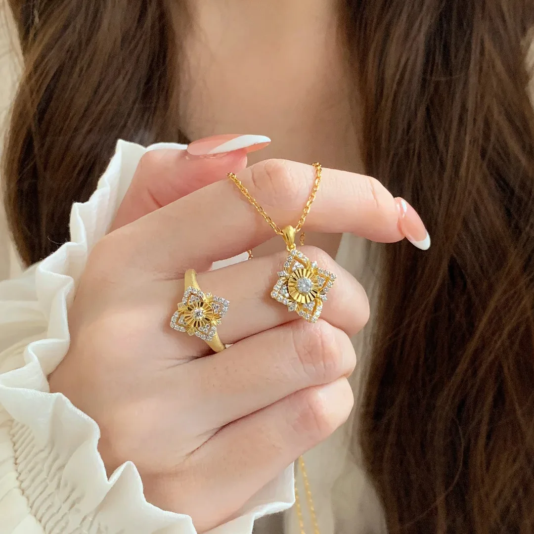 

Italian Bra Style Cnc Flower Clover Pendant Necklace French Retro Light Luxury Laser Ring For Women