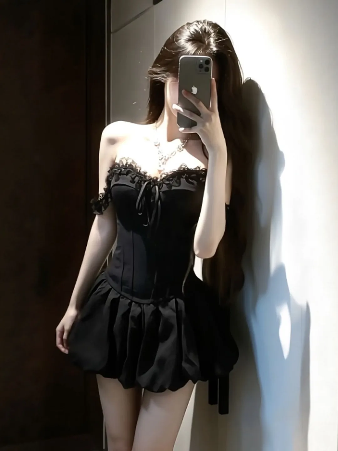 

Уникальный комплект из топа на одно плечо и юбки: сексуальный весенний модный наряд для молодых женщин, с высокой талией, из хлопка, для сохранения тепла, стандартный крой.