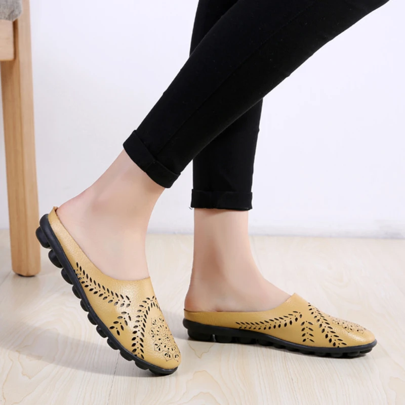 2024 New Lazy Shoes Casual Soft Sole Flat Beef Tendon Flat Shoes Hollow Breathable Bean Shoes Shallow Mouth Spring and Autumn