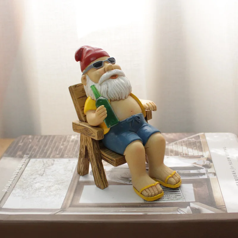 

Sunbathing Gnome Statue, Gnome Drinking on A Lounge Chair, Garden Art Creative Statue Decoration for Scene Decoration