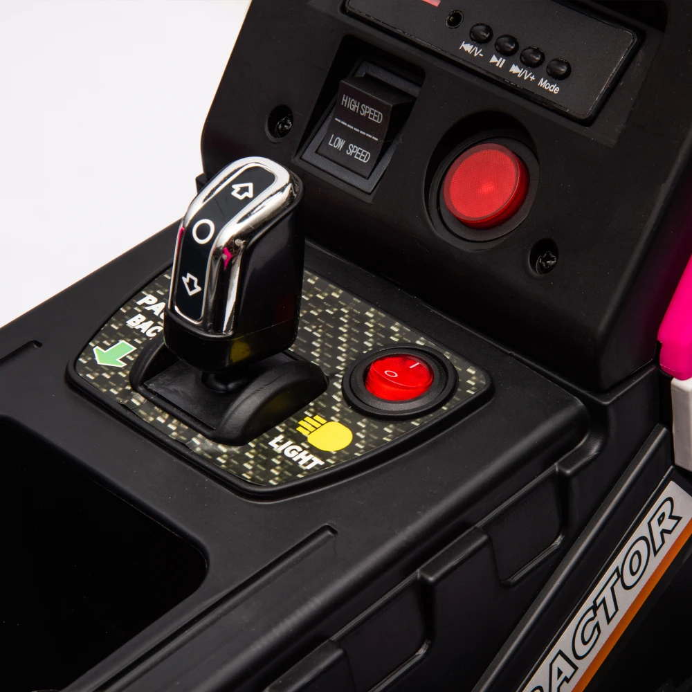 Giro sul trattore con rimorchio Trattore elettrico alimentato a batteria Giocattolo Auto telecomandata per bambini Cintura di sicurezza con luce LED Bluetooth