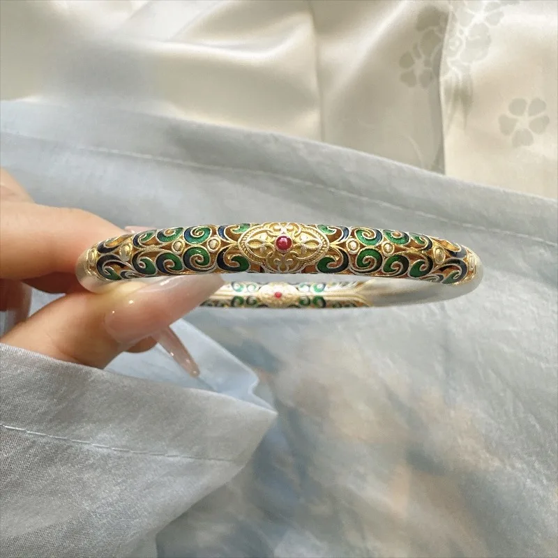 Women Enamel Vine‑Scroll Closed Bangle, Chinese‑Style Elegant Wrist Bracelet, Versatile Retro Fashion Jewelry for Daily Wear