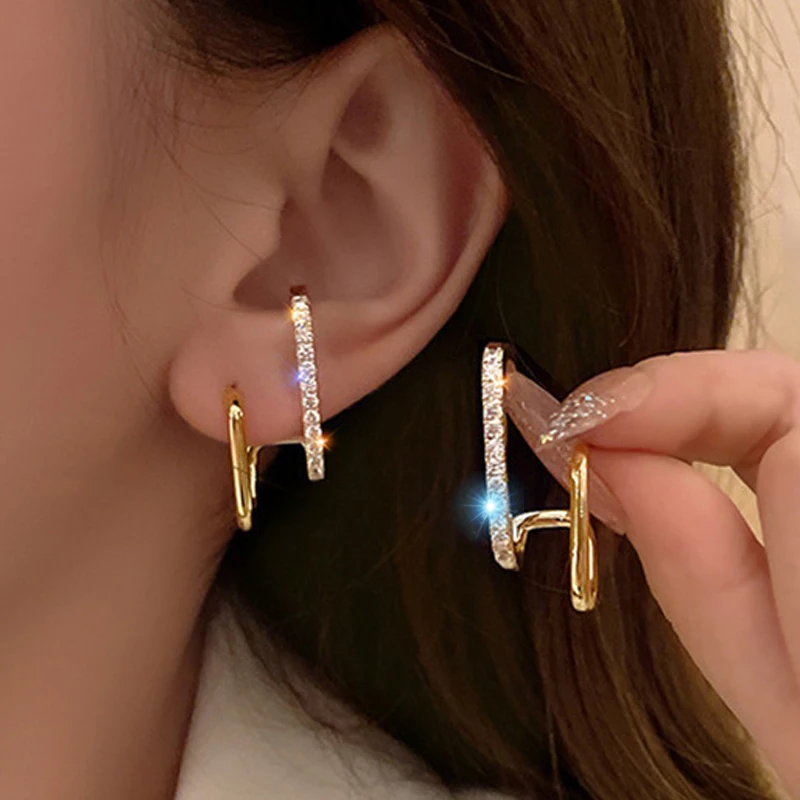 2023 New Bright Crystal Luxury Korean Unusual Claw Stud Earrings Ear Piercing Hook Irregular Pearl Christmas Jewelry Gift