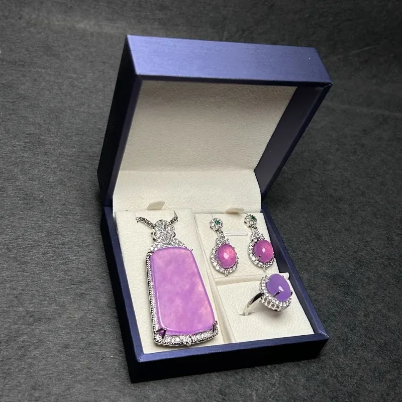 

Natural High-ice Quartzite Jade Three-piece Set, Fashionable and Atmospheric