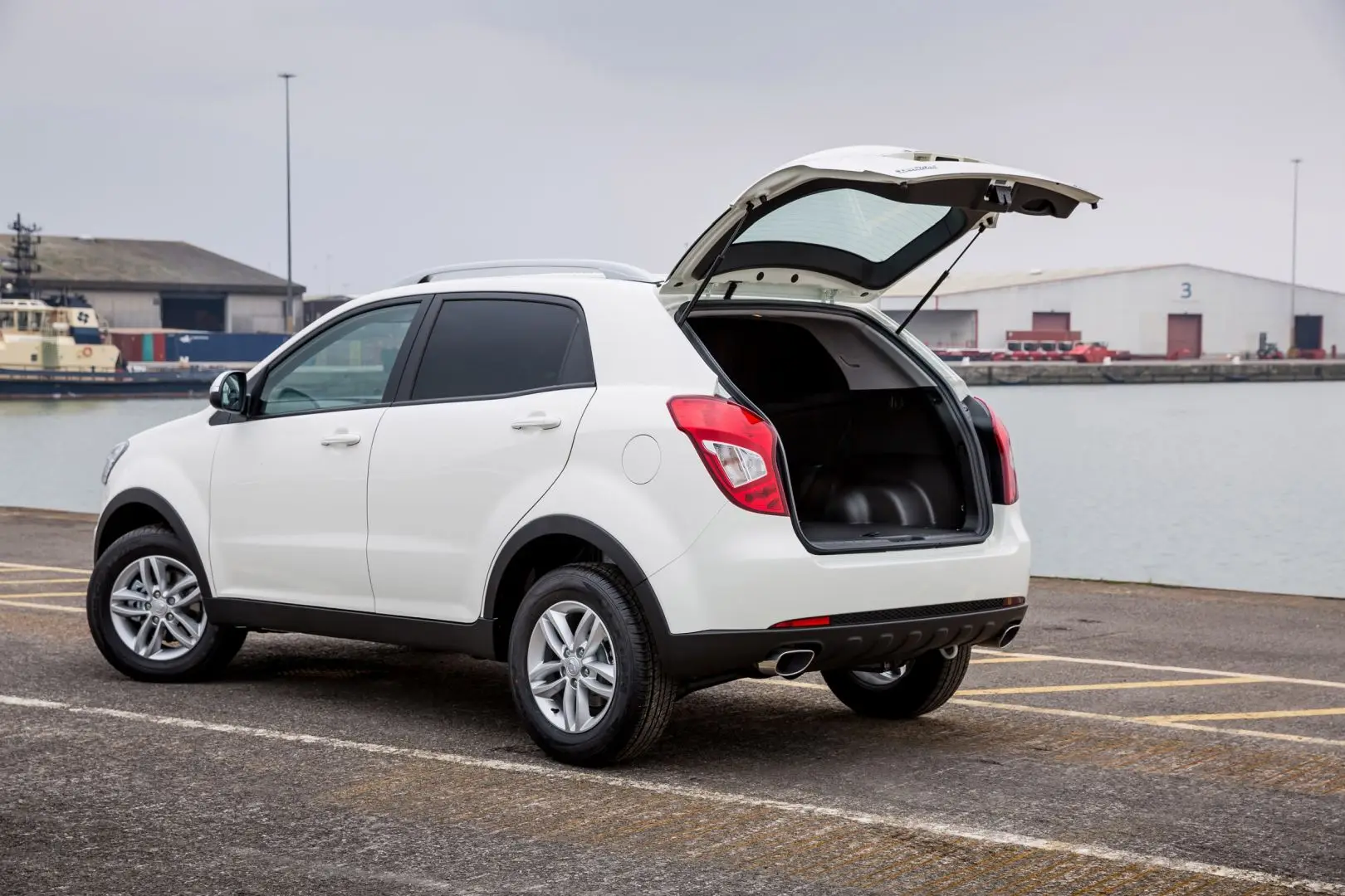 Puntales de portón trasero para SsangYong Korando C200, nuevo Actyon 2010-2019, soportes de elevación de maletero, amortiguador de utilería,