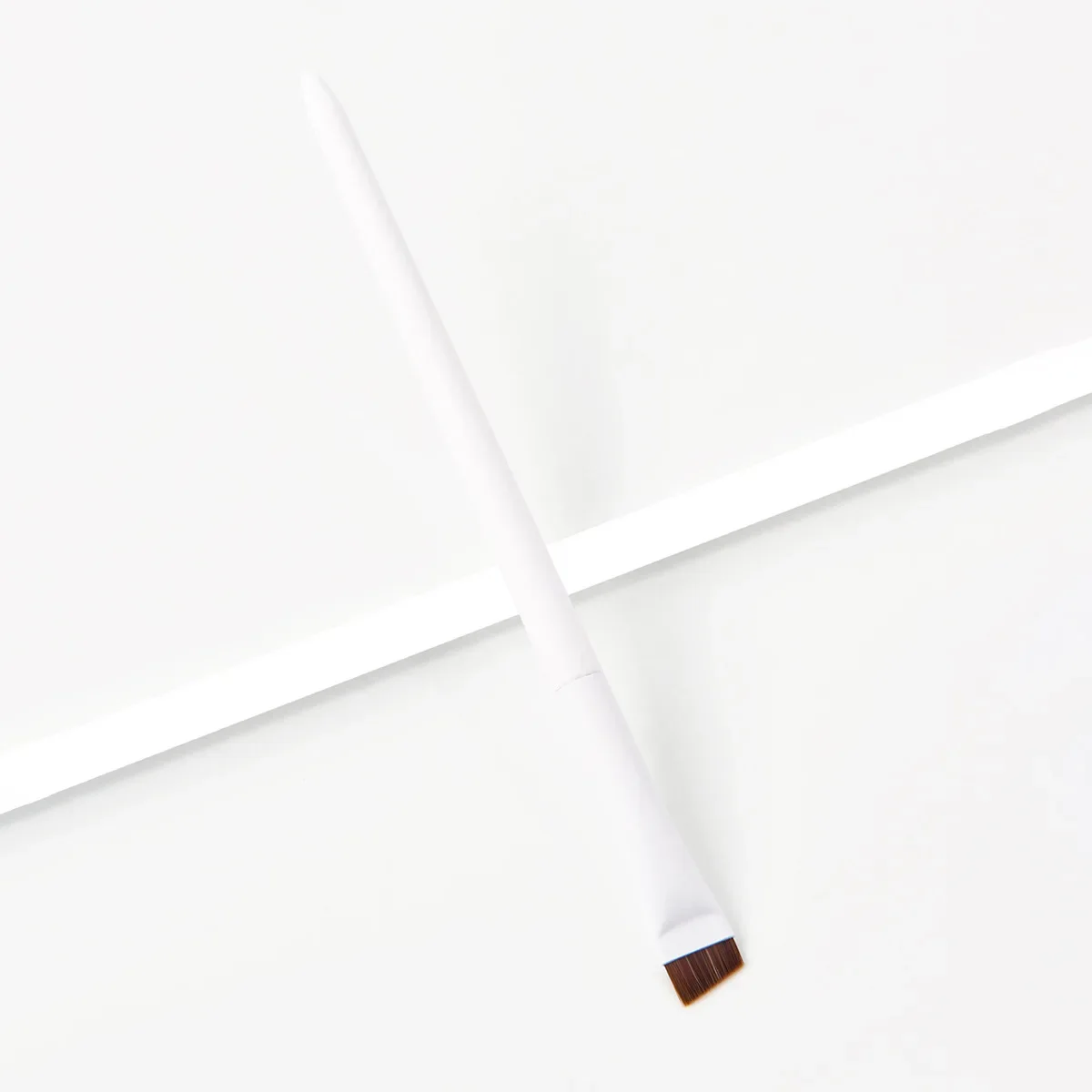 4 個鎌刃アイライナーブラシ超薄型フラットファインアイライナーメイクブラシフラットアイライナーブラシ眉毛メイクアップブラシ