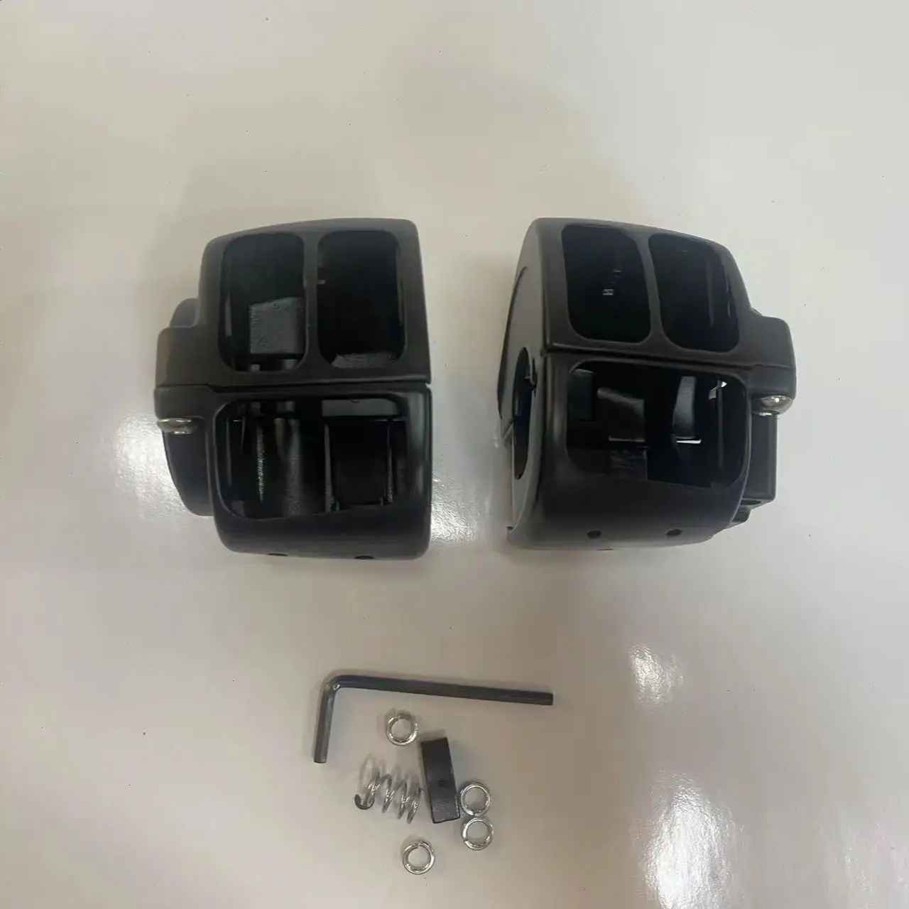 

For Harley 1996-2012 Sportster Dyan Softail 2002-2012 V-Rod Motorcycle Accessories Handlebar Control Switch Housings Aluminum